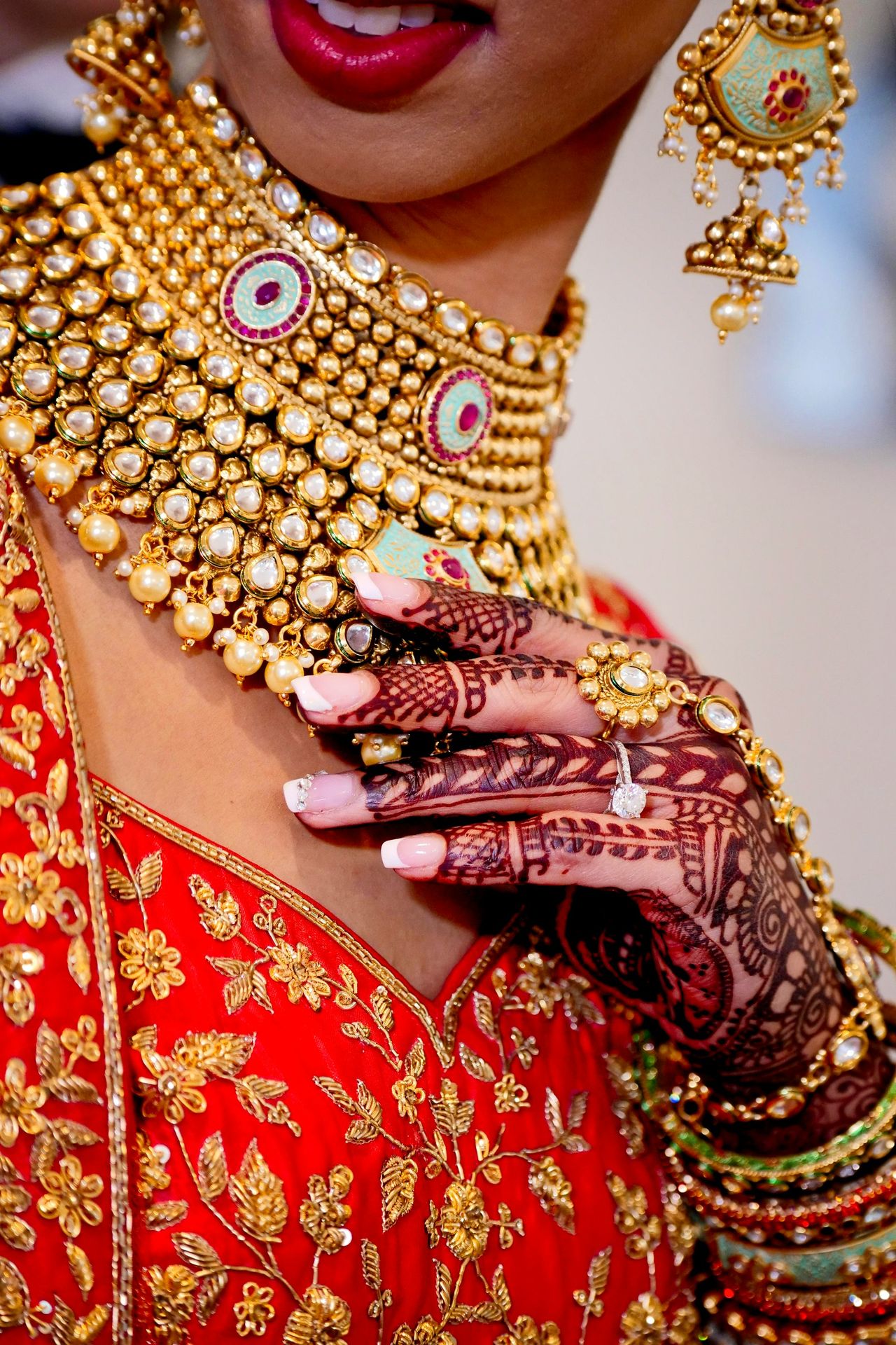 gold-colored necklace